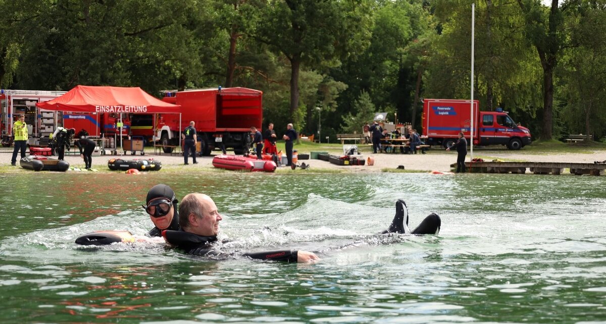 Wasserrettung Feuerwehr Trainiert Den Ernstfall