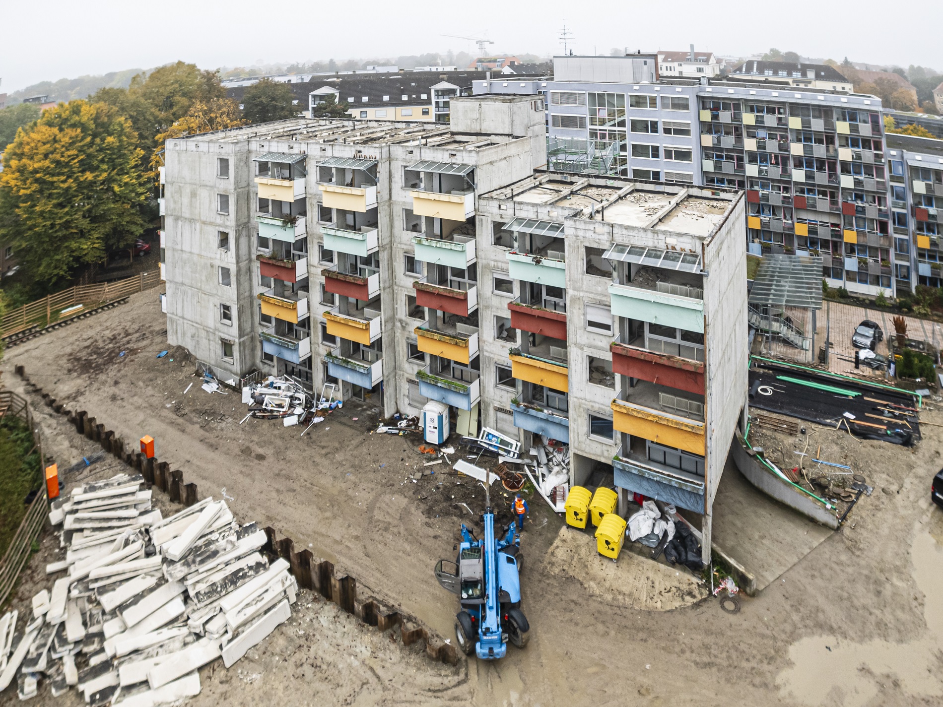 Ein Gebäude wird abgerissen.