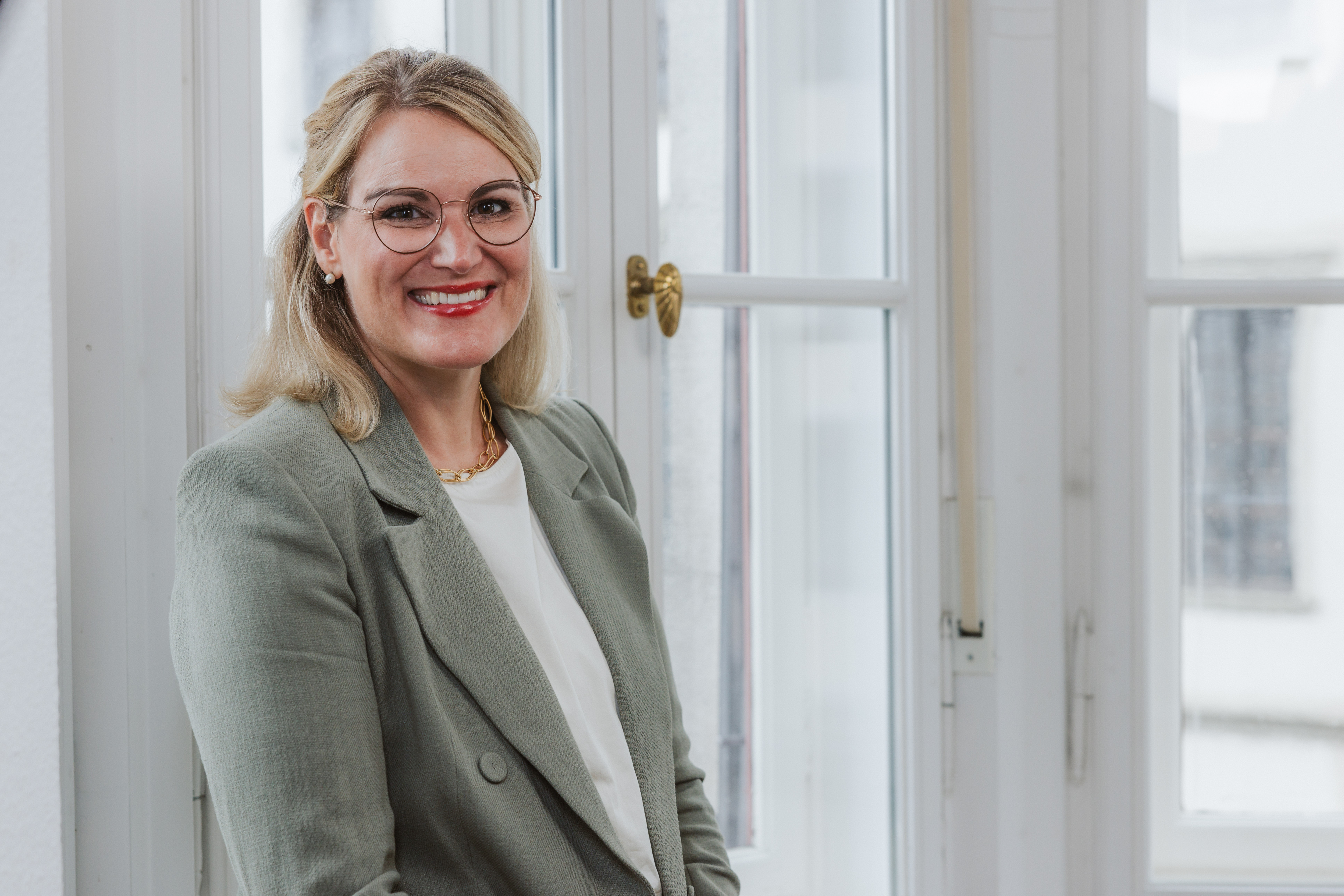 Portraitfoto von Oberbürgermeisterin Eva Weber