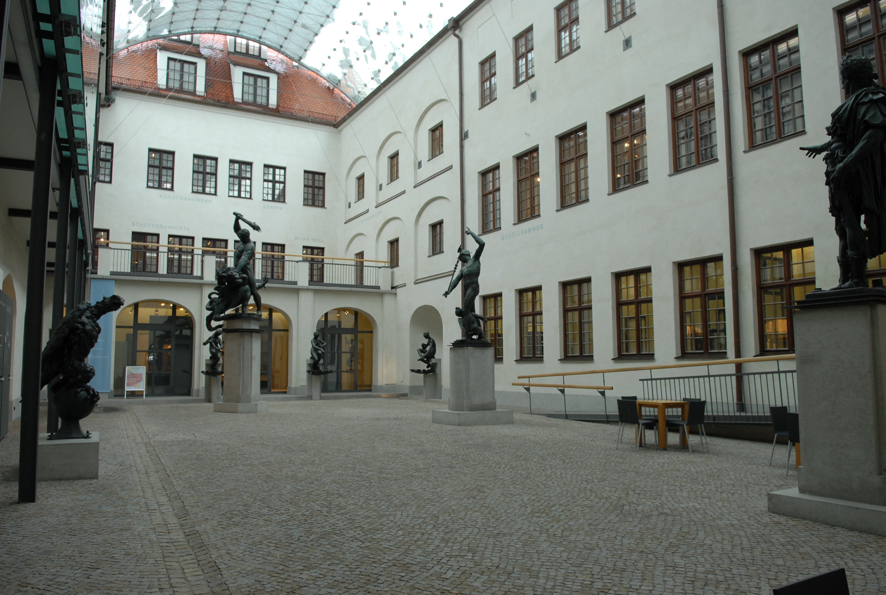 Innnenhof des Maximilianmuseums