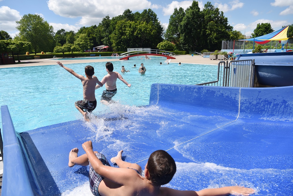 Kinder Und Jugendliche Baden Ab 17. Juli Umsonst In Den Städtischen ...