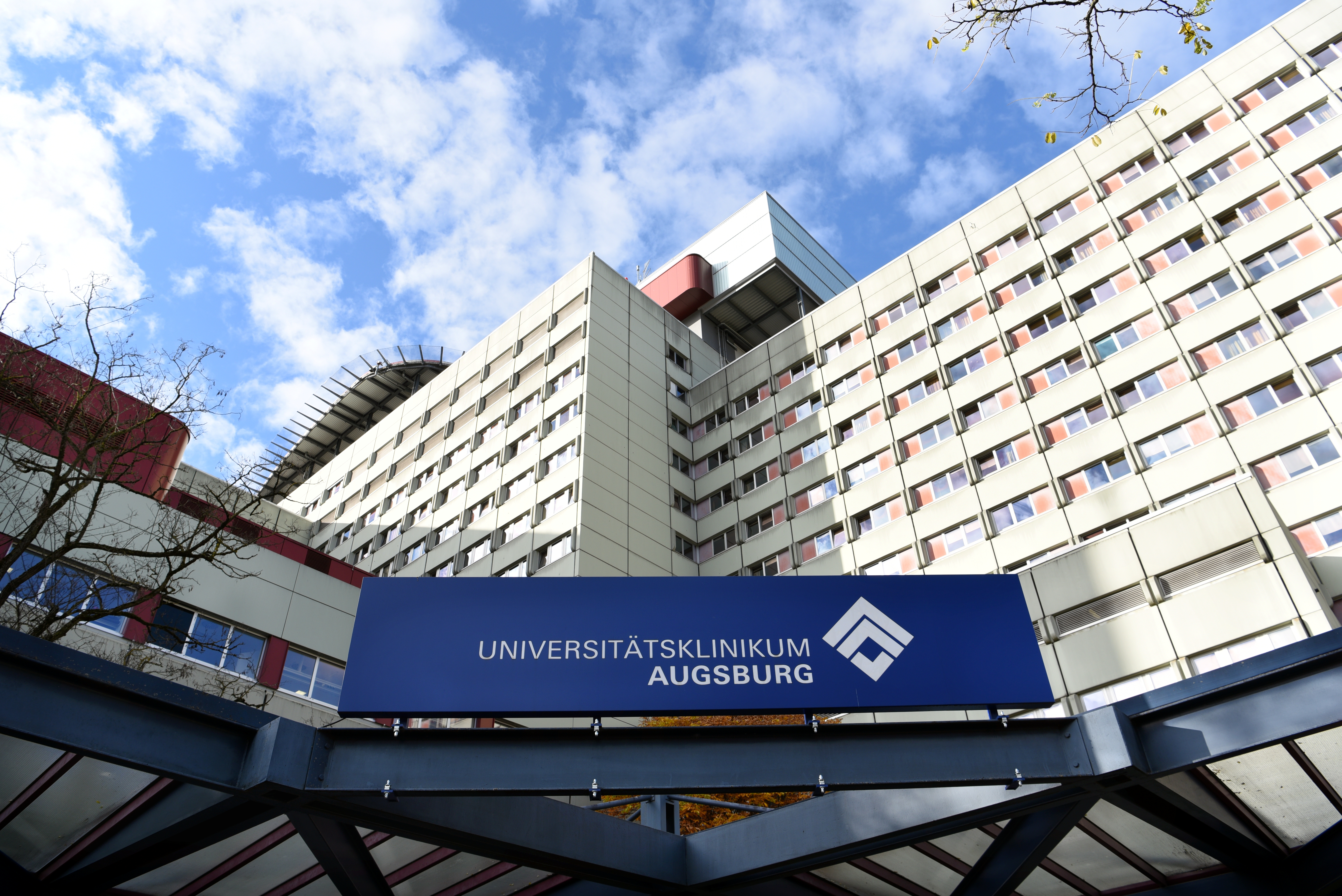 Der Eingangsbereich des Universitätsklinikum Augsburg